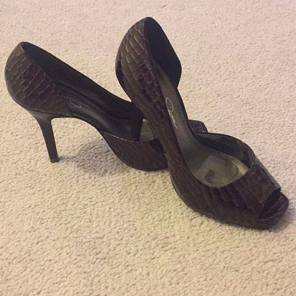 Size 7.5 Jessica Simpson brown patent leather heel